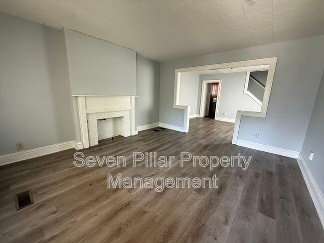 Building Photo - 1044 E 16th Ave