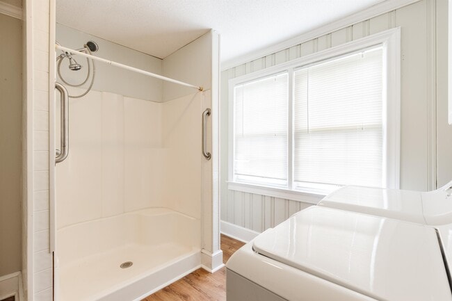 Building Photo - 119 Merrilat Ave