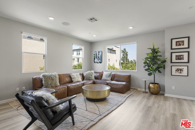 Building Photo - 756 Daniel Freeman Cir