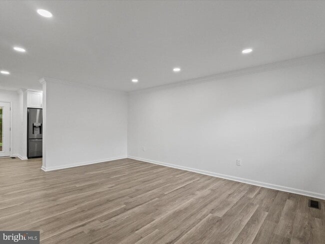 Building Photo - 804 W Nettle Tree Rd