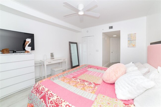 Building Photo - 17150 N Bay Rd