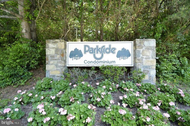 Building Photo - 10631 Montrose Ave