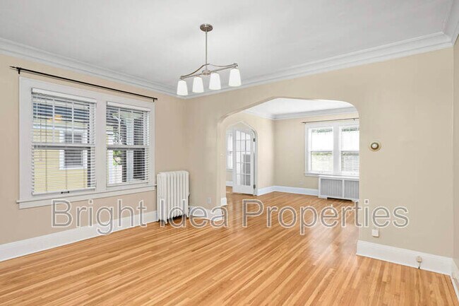 Building Photo - 969 St Clair Ave