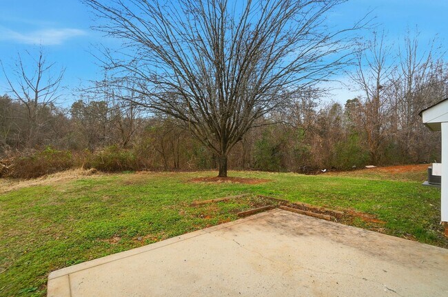 Building Photo - 3 bedroom single family home!