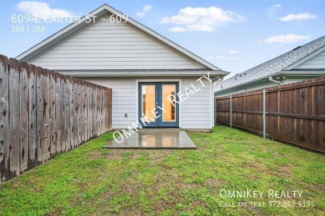 Building Photo - 609 E Carter St