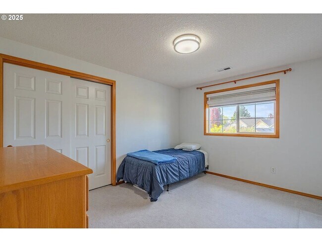 Building Photo - Spacious 4BR, 3 Bath House in Felida