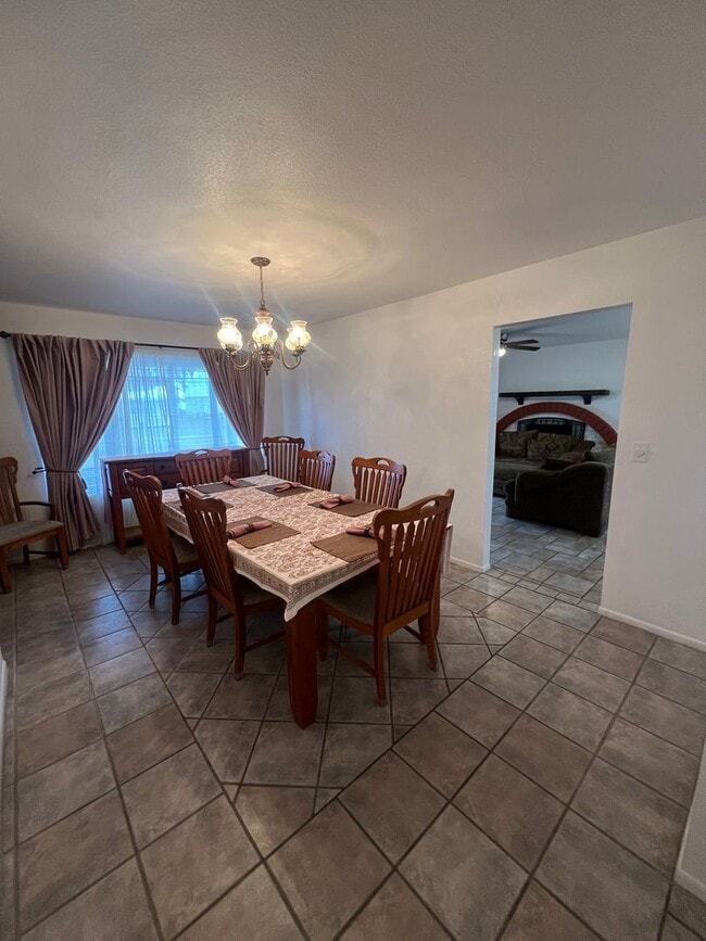 Building Photo - 3-bedroom 2 baths home