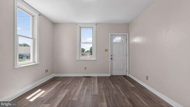 Building Photo - 334 S Railroad St