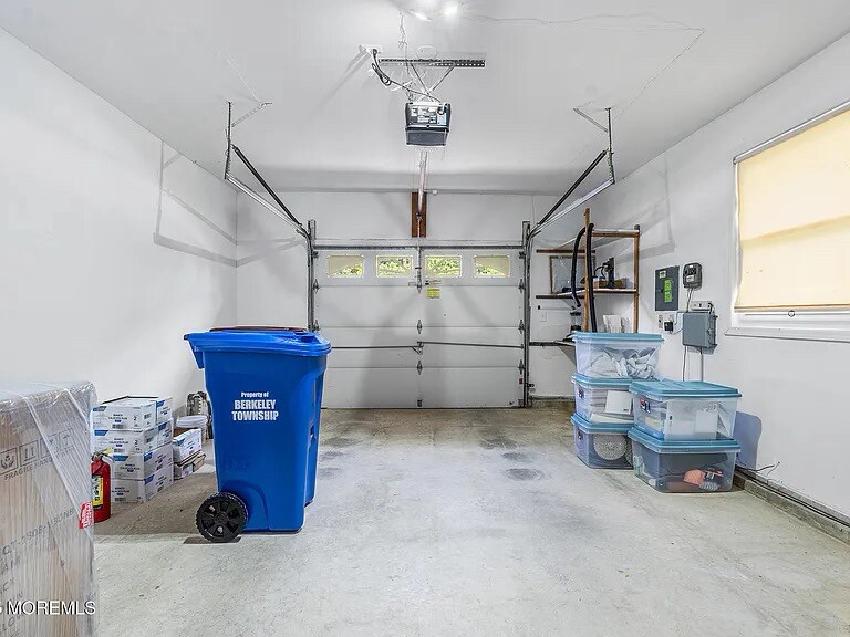 Building Photo - 43 Freeport Ct