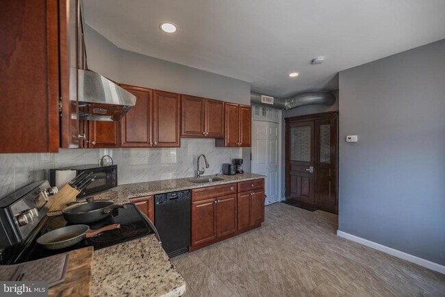 Building Photo - 1620 Mt Vernon St