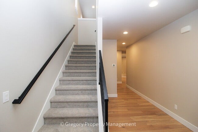 Building Photo - Brand New Spacious 5-Bedroom Retreat at Coyote Ridge 3 Full Baths 2 Car Garage 2330sf A/C Prime B...