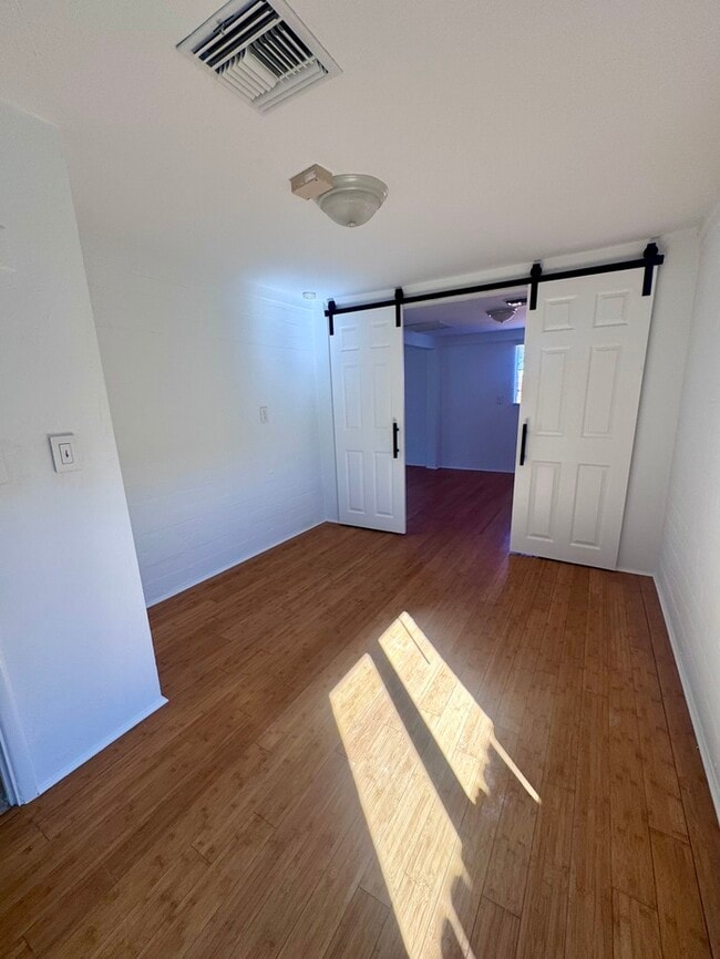 Building Photo - FOR RENT