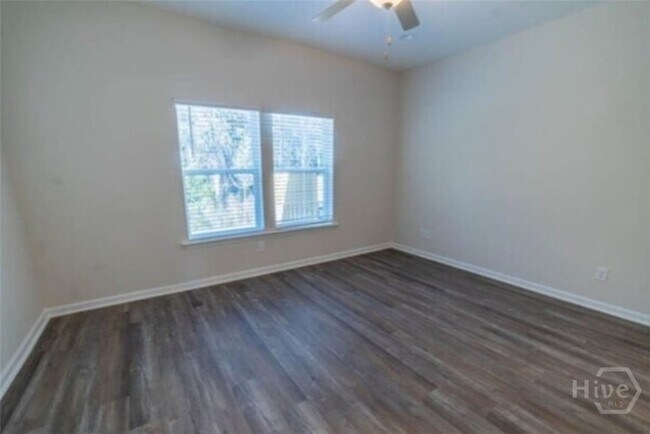 Building Photo - 131 Lower Creek Dr