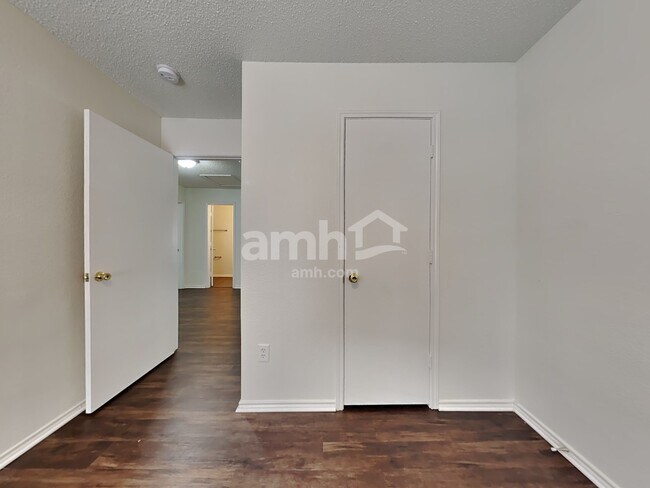 Building Photo - 5428 Kleberg Dr