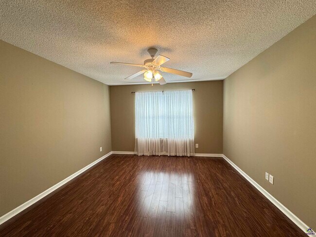 Building Photo - 207 S Houston Springs Blvd