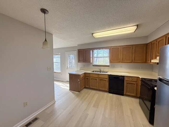 Building Photo - 13001 Virginia Ct