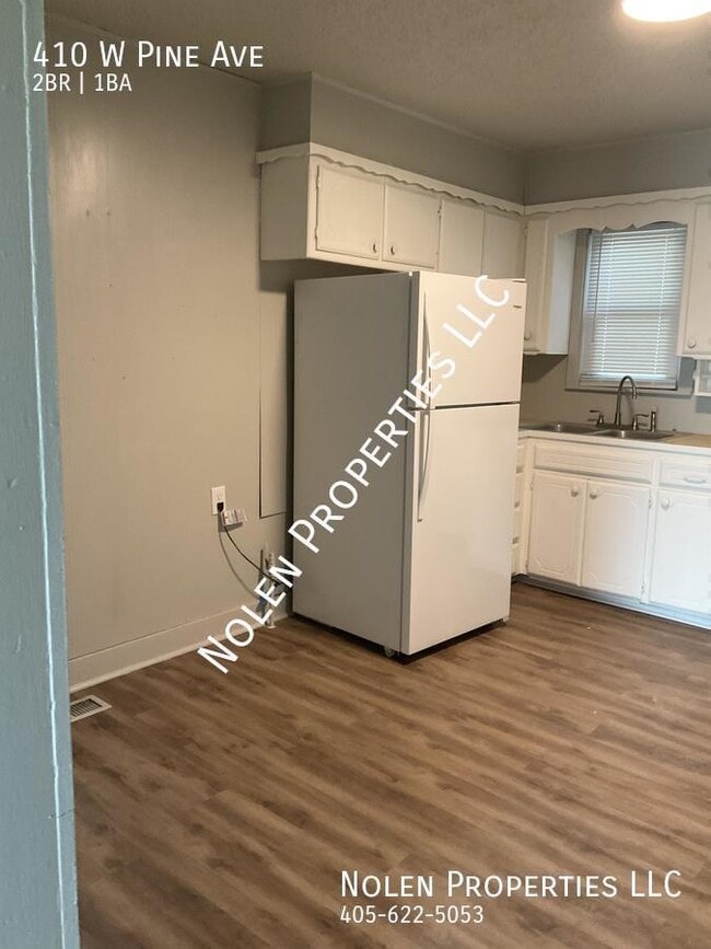 Building Photo - 410 W Pine Ave