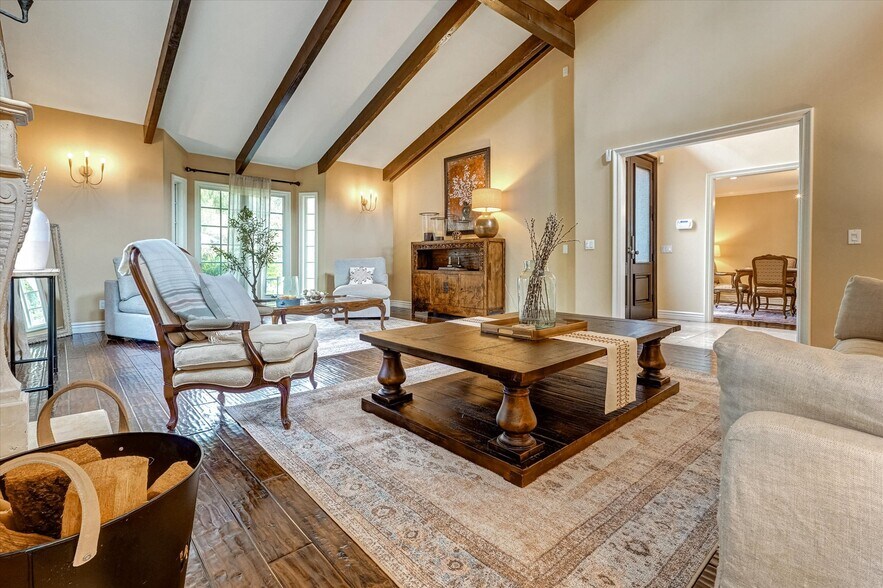 Building Photo - 4751 Topeka Dr