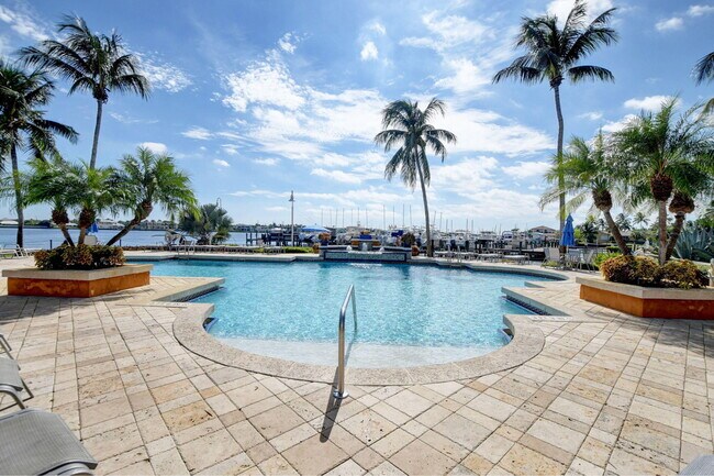 Building Photo - 135 Yacht Club Way