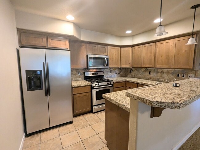 Building Photo - Gorgeous 3x2 townhouse, single-car garage, and two gas fireplaces