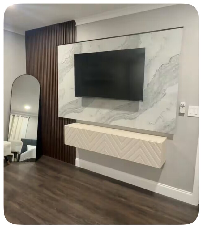 Building Photo - 266 Competition Dr