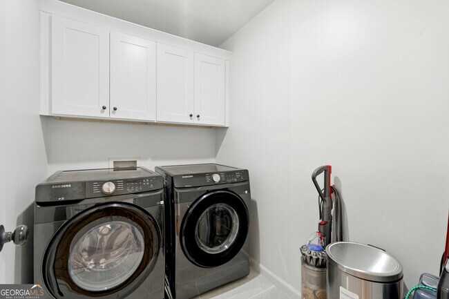 Building Photo - 4221 Willow Oak Dr