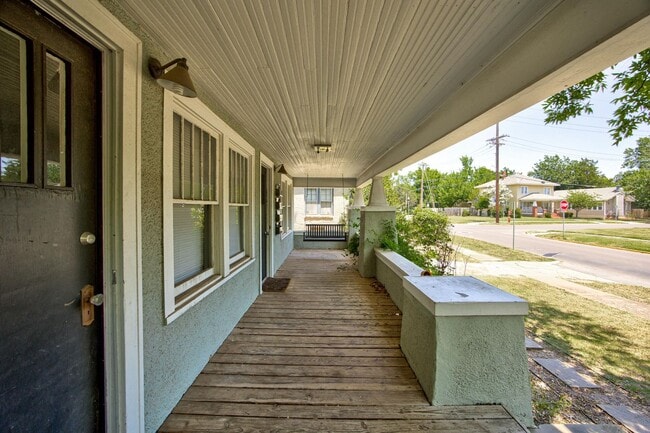 Building Photo - Studio in Norman near OU!
