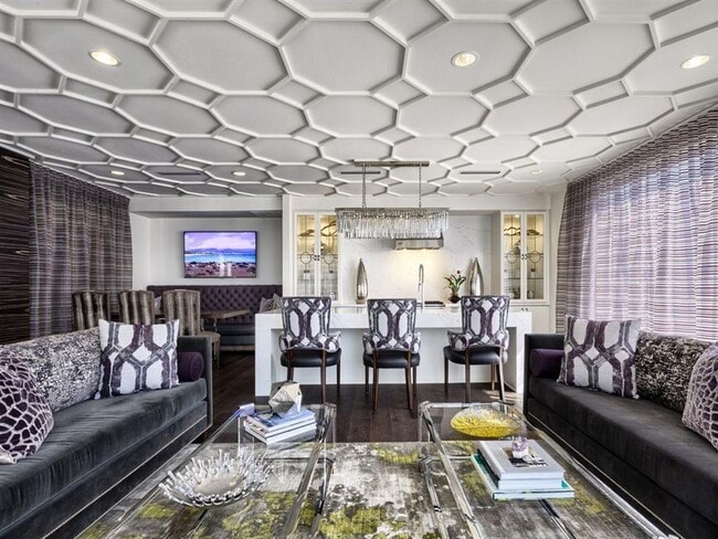 Interior Photo - Lyra on McKinney