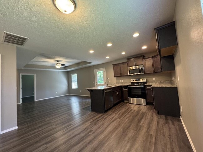 Building Photo - 5849 Geranium Ln