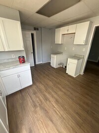 Building Photo - Newly renovated 2/1 in Portland!