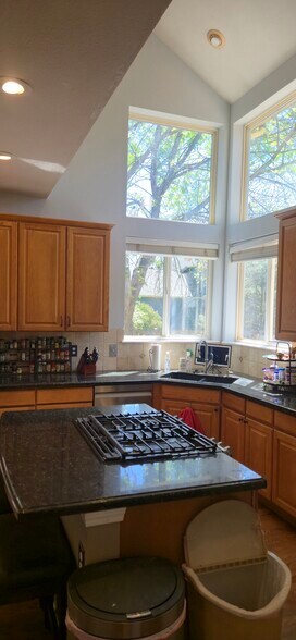 Building Photo - 2312 Creekside Dr