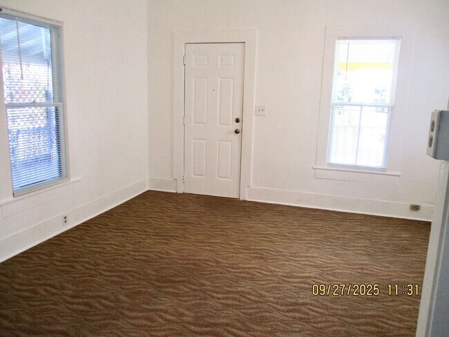 Building Photo - 131 Cottage Ln