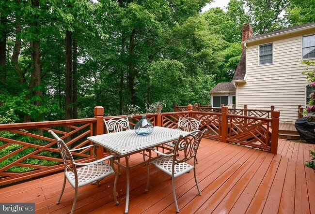 Building Photo - GORGEOUS TOWNHOUSE - THE GREEN'S AT LEE'S ...