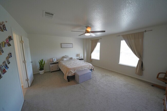 Building Photo - Spacious Schertz Home with Game Room - Realtor Commission: $500