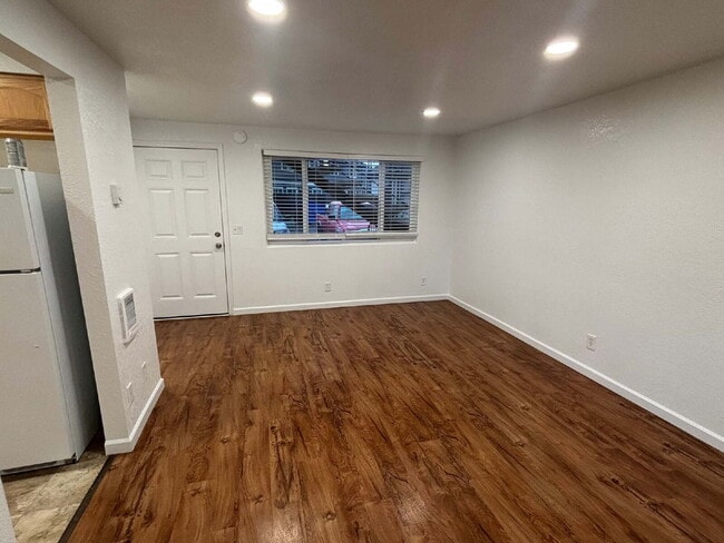 Building Photo - Updated 2-Bedroom Downstairs Apartment in Creswell – $200 Move-In Special!