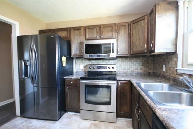 Building Photo - 6206 NW Angus Cir