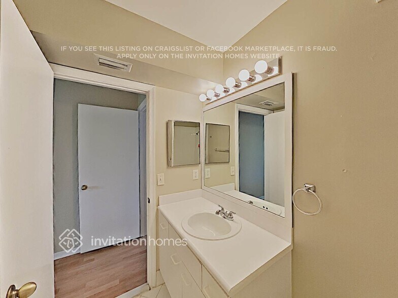 Building Photo - 2440 Cordoba Bend