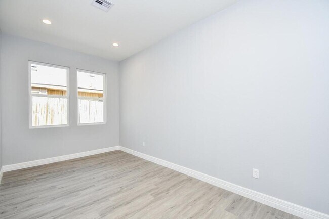 Building Photo - 10322 Rancho Bernardo Ln