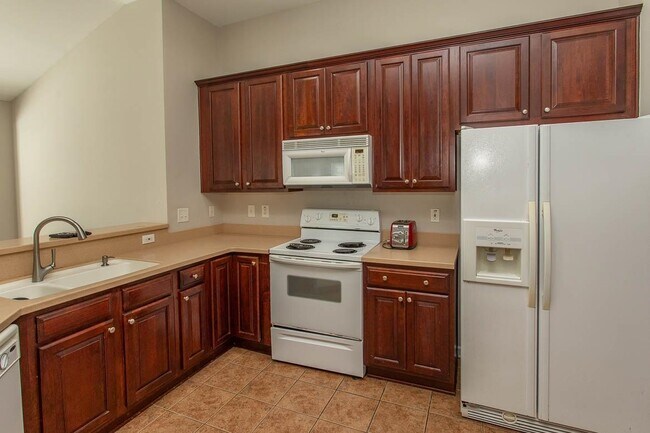Building Photo - 384 Esher Ct