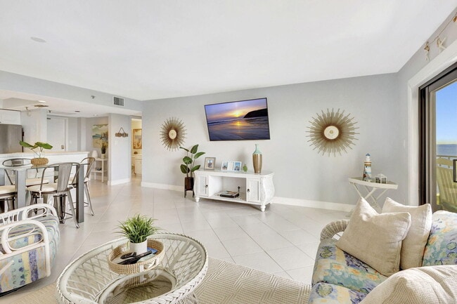 Building Photo - 801 S Ocean Dr