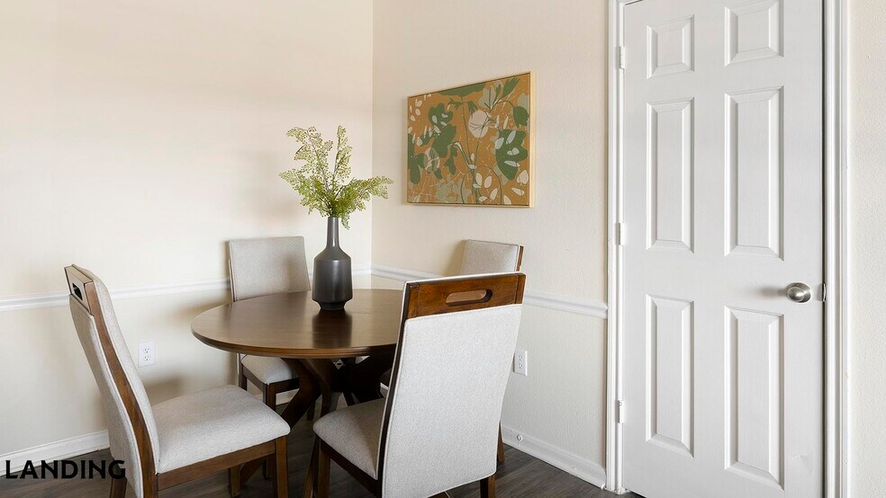 Building Photo - 901 Lakeside Cir