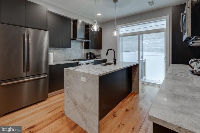 Building Photo - 2022 Kimball St