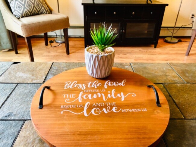 Building Photo - 342 E Dowling Rd