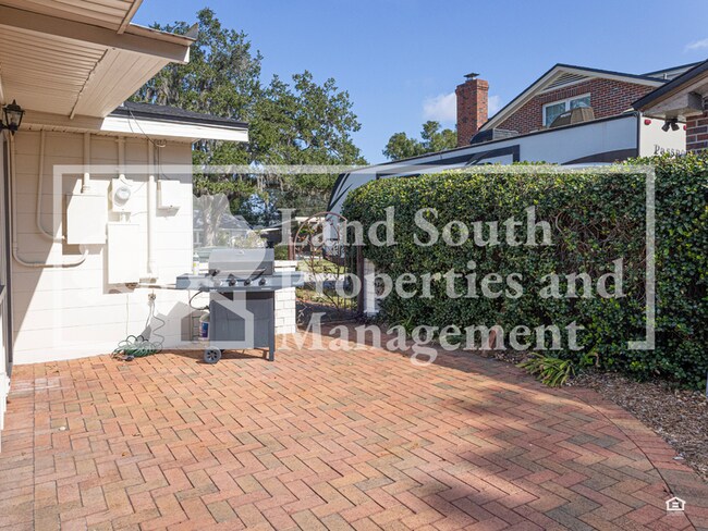 Building Photo - 327 Easton Dr