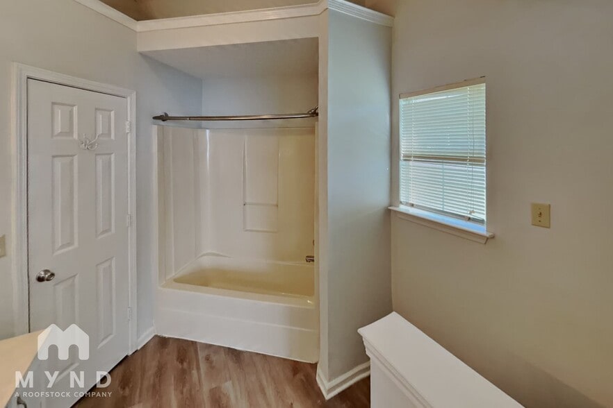 Building Photo - 275 Oakland Hills Dr