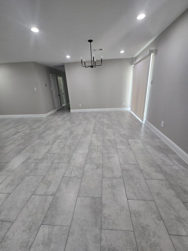 Building Photo - 422 West St