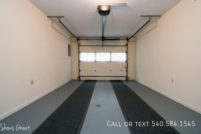 Building Photo - 307 Windward Dr SW