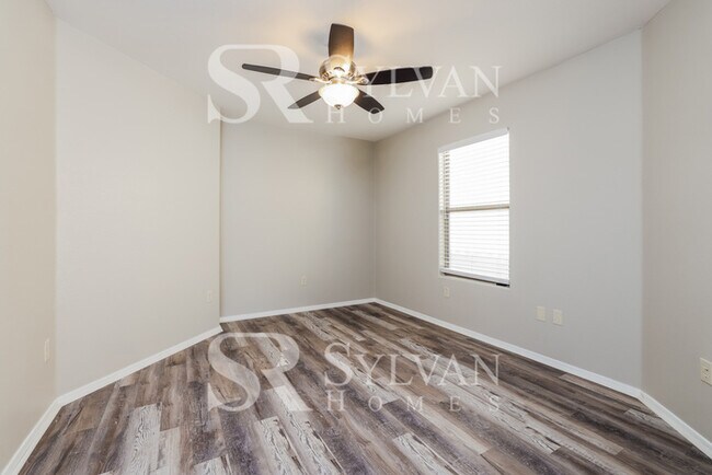 Building Photo - Welcome to this Stunning 3BR 2BA Home