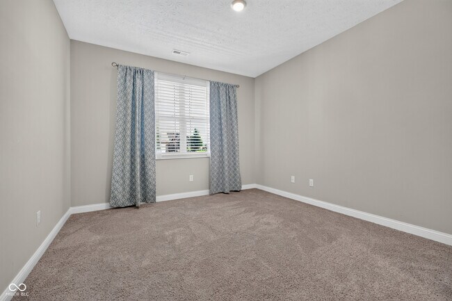 Building Photo - 9073 Lieven St
