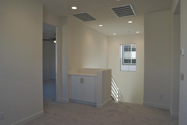 Building Photo - 36016 Franklin Dr